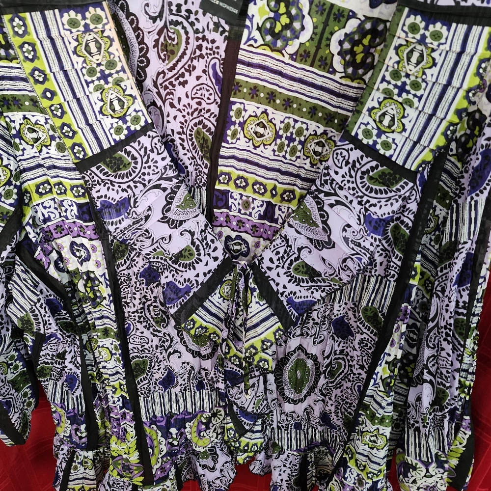 Plus Size top - Picture 2 of 3
